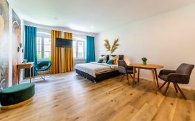 Apartment 10